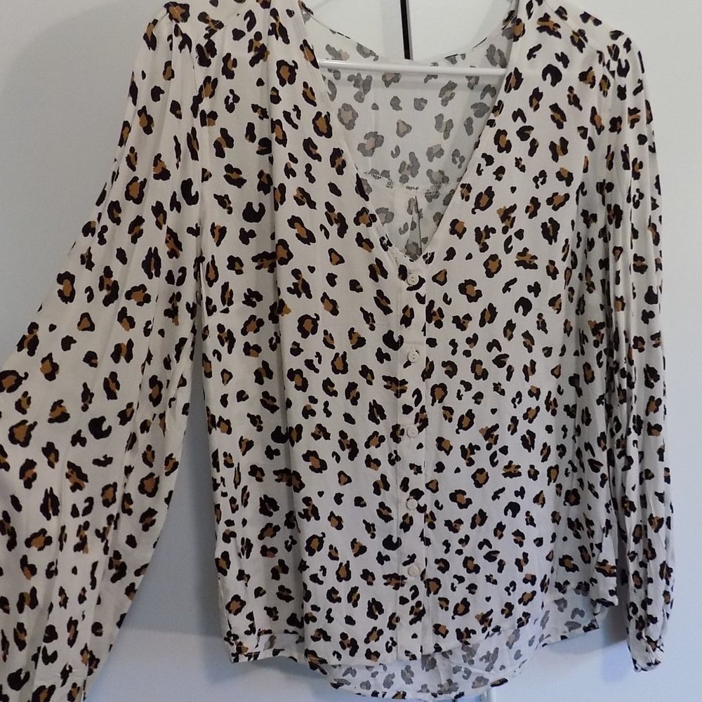 Catalen V neck top, Vixbe, off-white, rayon, animal print, v-neck